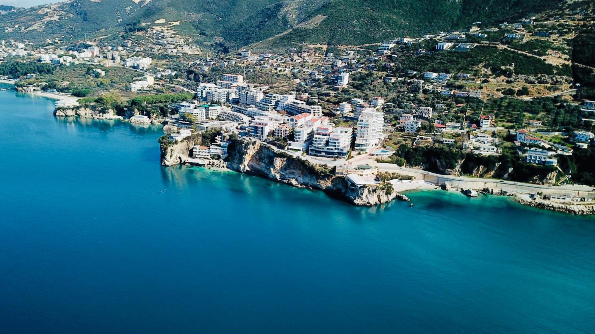 Diora'S Hotel And Apartments Vlore Exterior photo