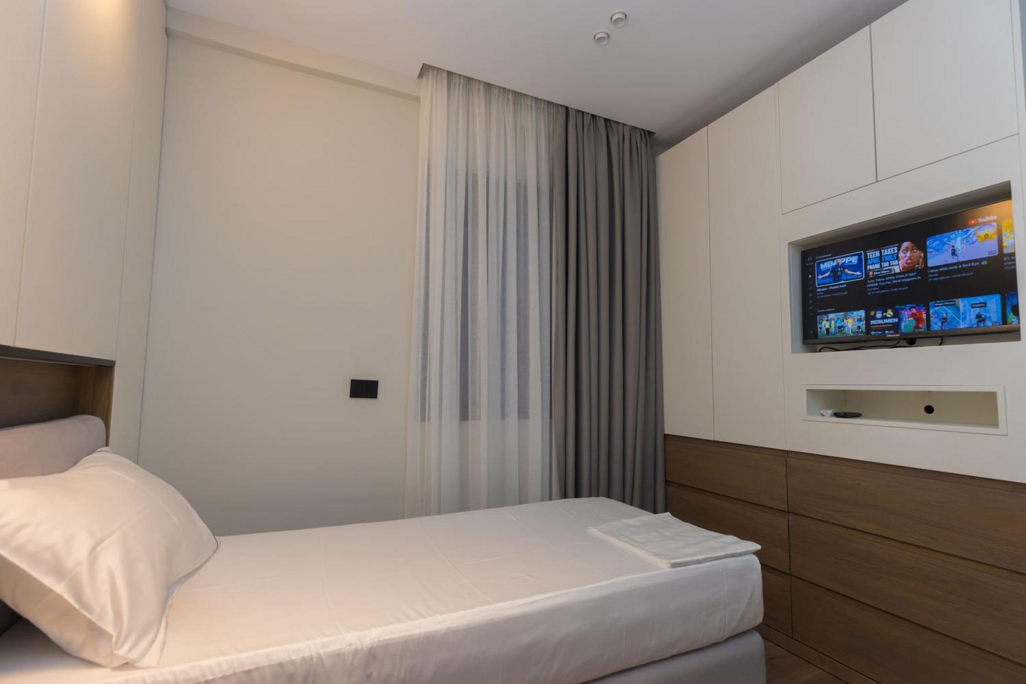 Diora'S Hotel And Apartments Vlore Room photo