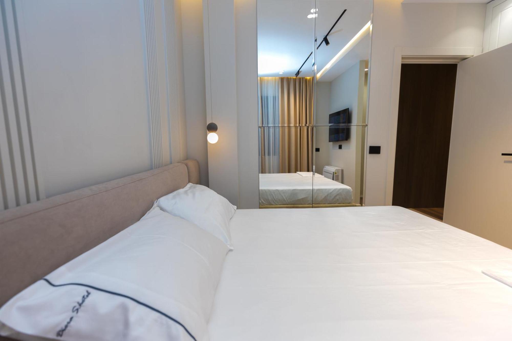 Diora'S Hotel And Apartments Vlore Exterior photo
