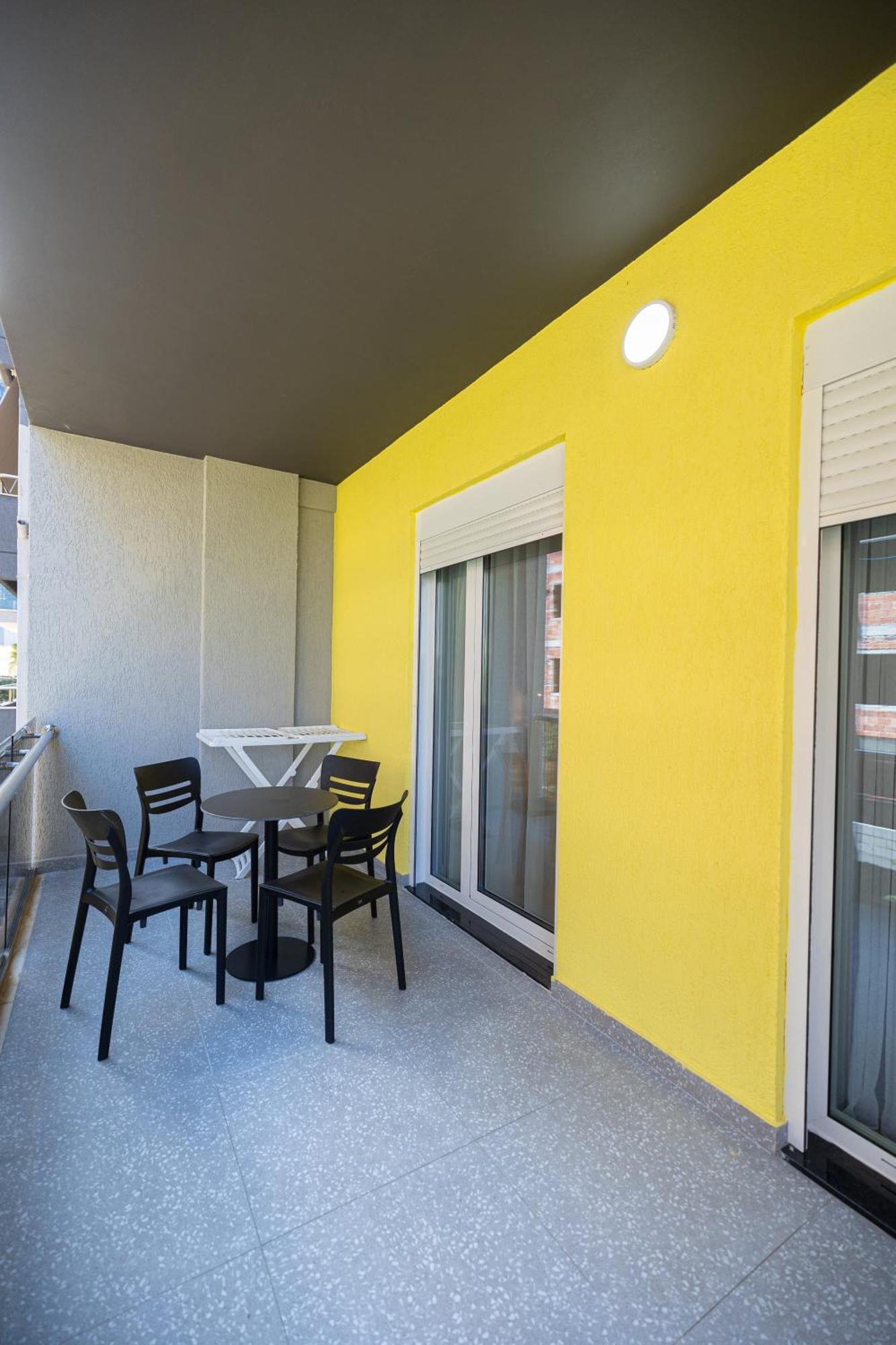Diora'S Hotel And Apartments Vlore Exterior photo