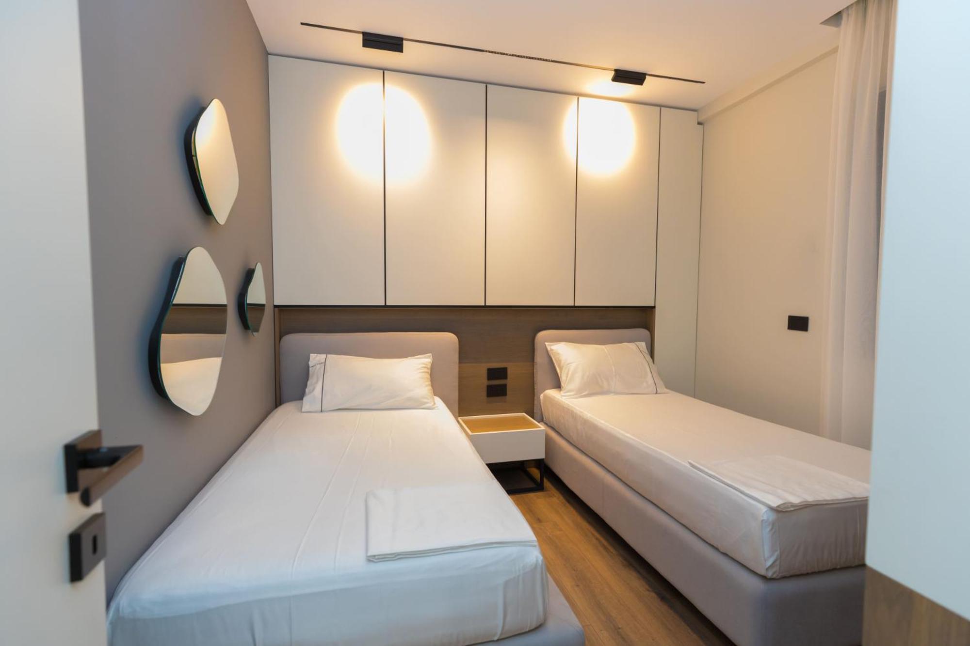 Diora'S Hotel And Apartments Vlore Exterior photo