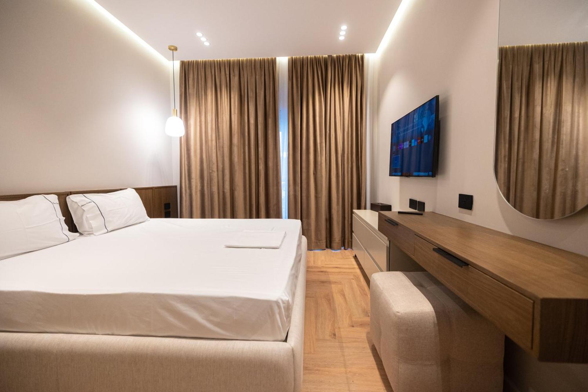 Diora'S Hotel And Apartments Vlore Exterior photo