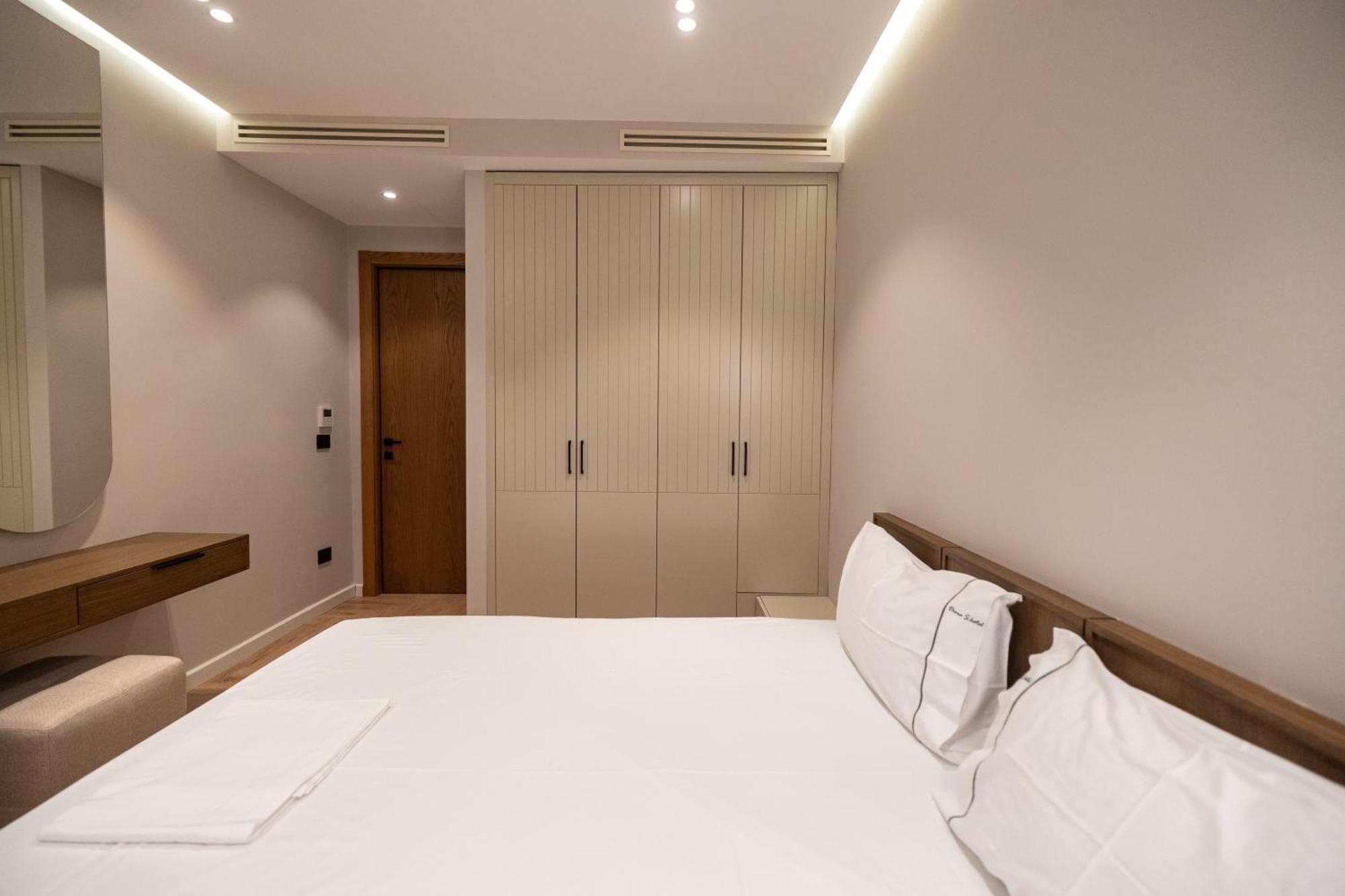 Diora'S Hotel And Apartments Vlore Exterior photo