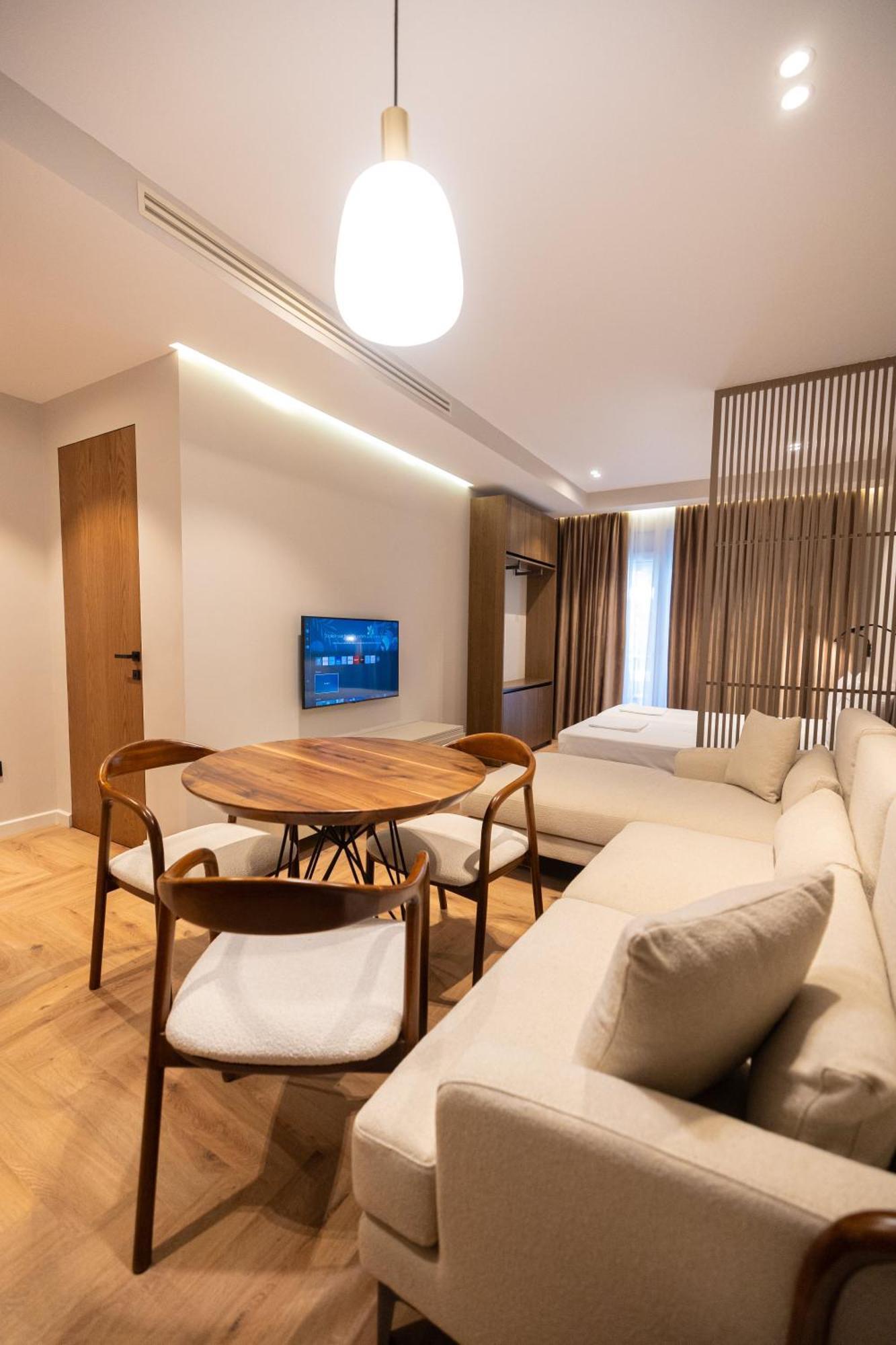 Diora'S Hotel And Apartments Vlore Exterior photo