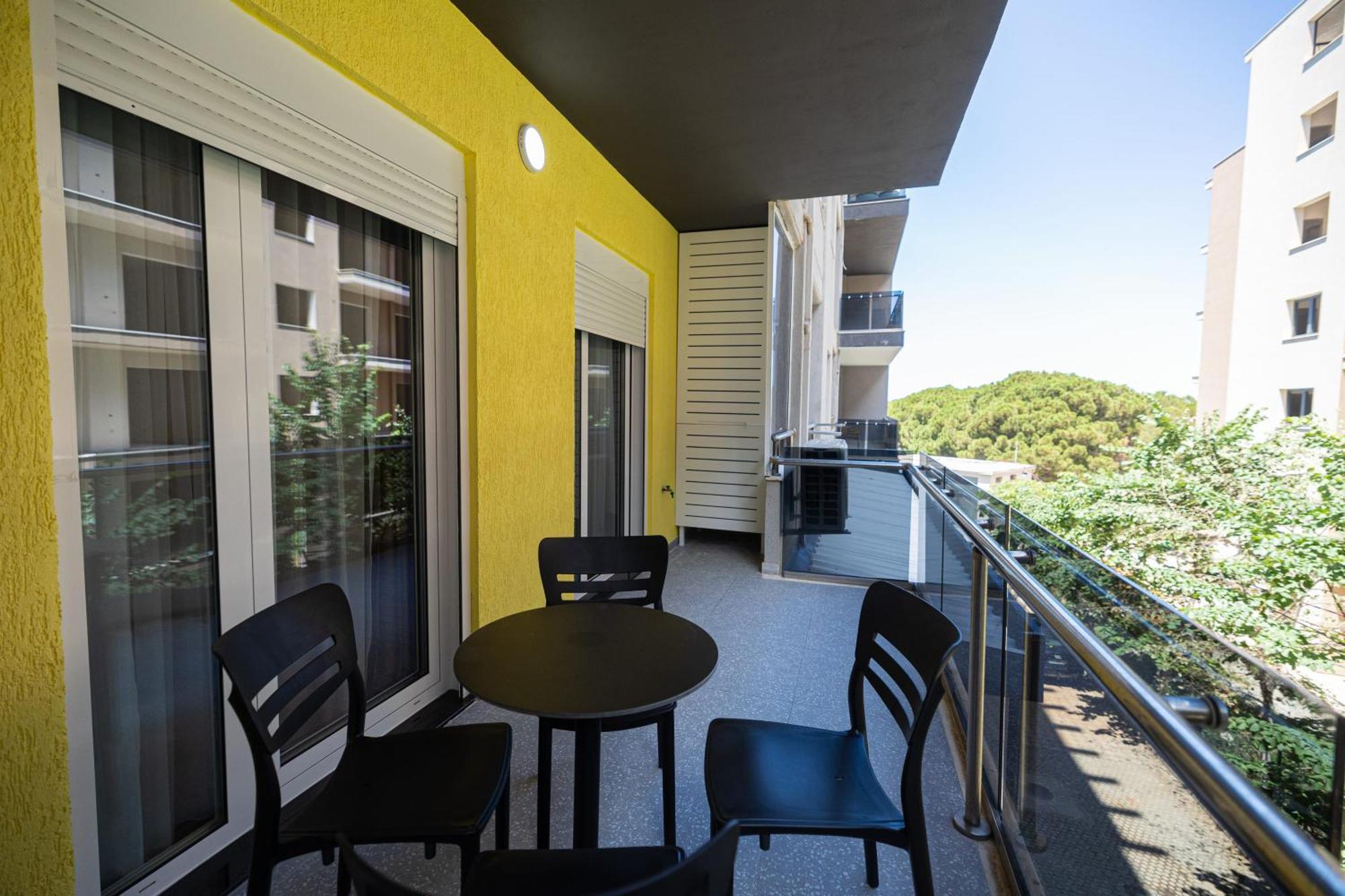 Diora'S Hotel And Apartments Vlore Exterior photo
